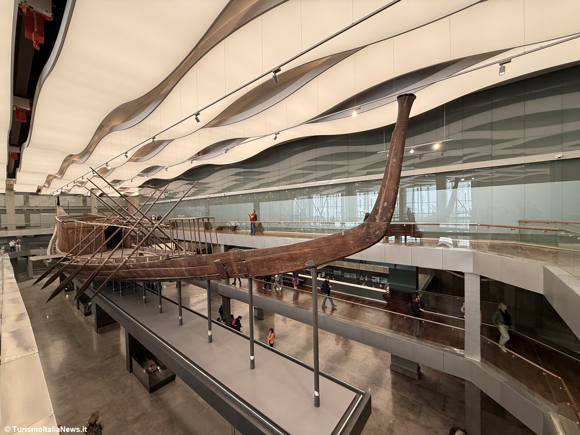 TurismoItaliaNw's tweet photo. REPORTAGE ] La barca del Sole torna a vivere: nel nome del faraone Cheope si apre il cantiere della storia al Gem del Cairo
Il reportage di Giovanni Bosi
Leggi la notizia https://t.co/GrdnsvWDLU 

#cheope #cairo #experienceegypt #GrandEgyptianMuseum #turismo #reportage https://t.co/uYJuJeNn8h