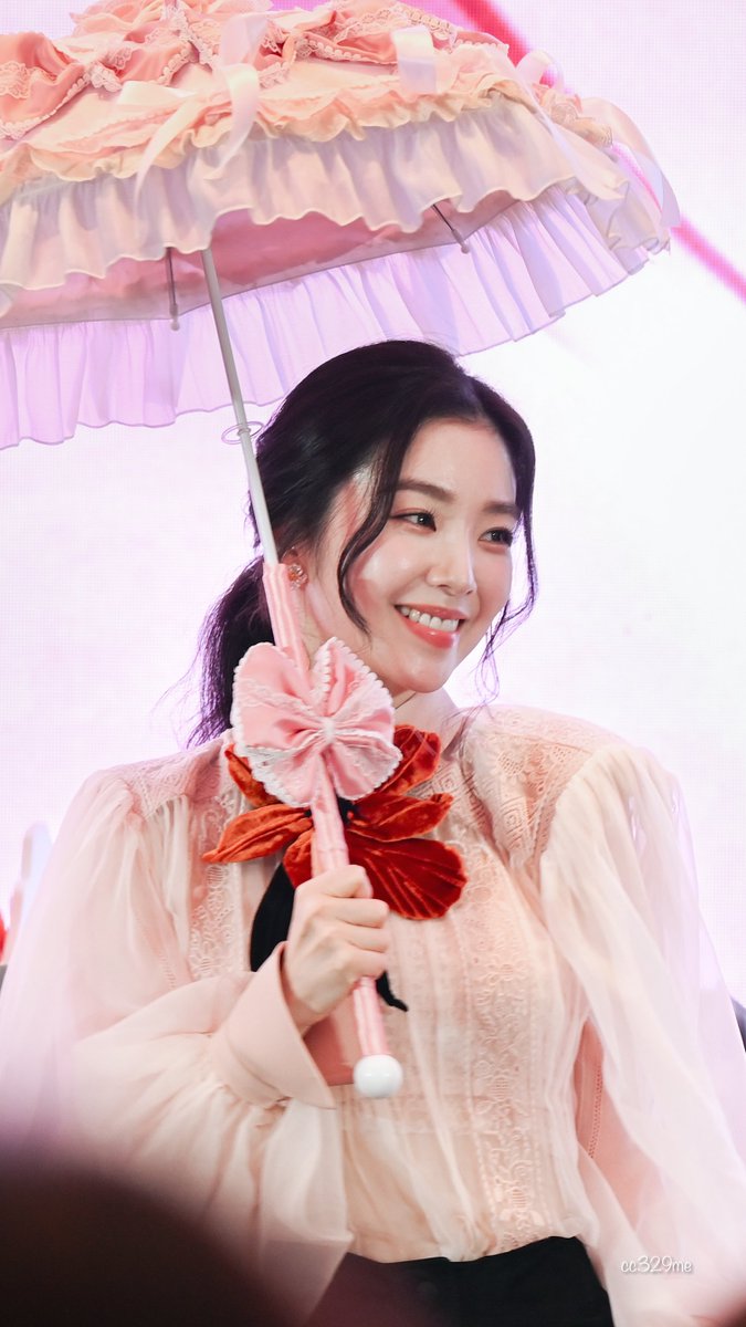 260418 Xiao Mang fansign Shanghai ☂️(2/3)

🐰

#IRENE #아이린