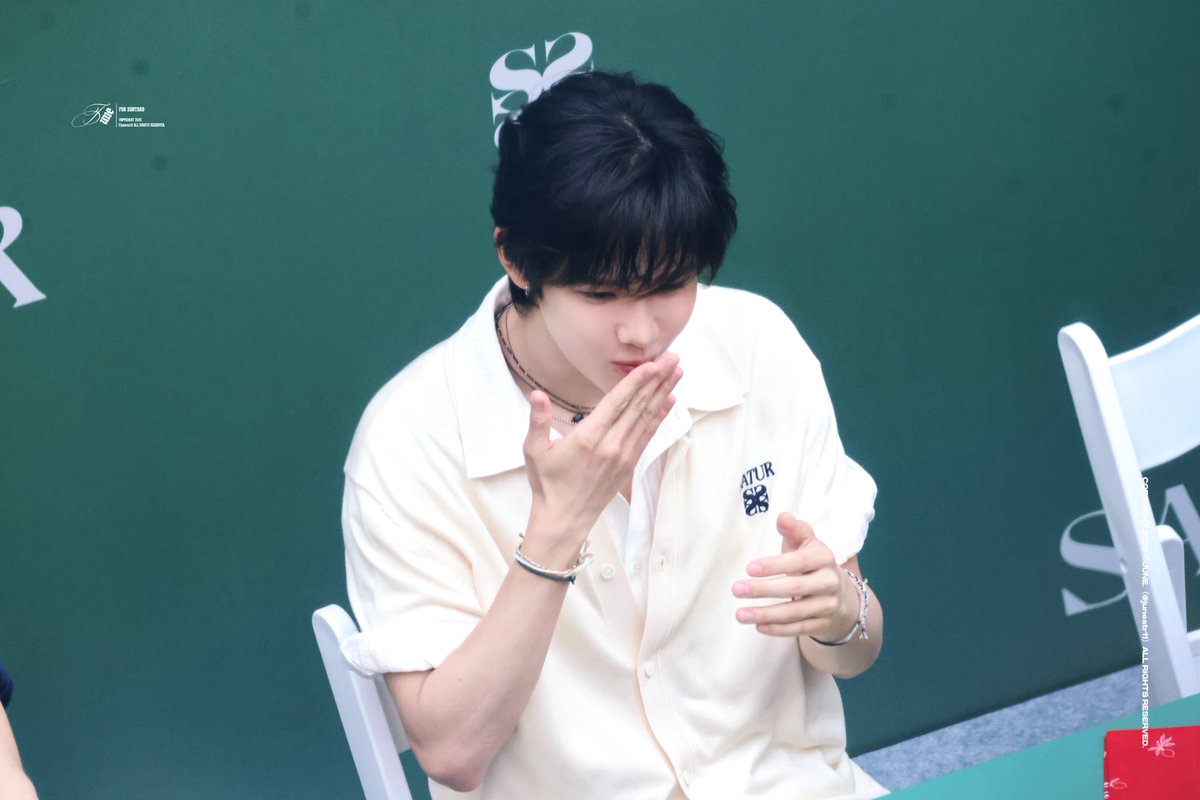 ᴊᴜɴᴇ. tweet media