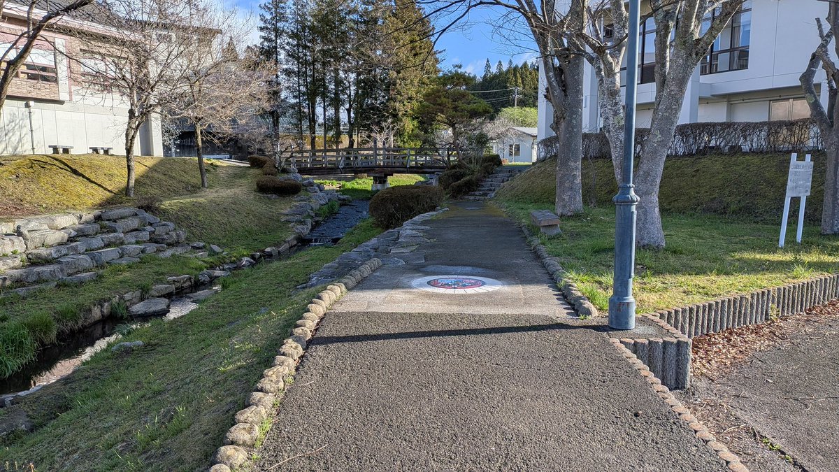 🍀新ポケふた設置🍀
小野町の「小野町文化公園遊歩道」に新しいポケふたが設置されました！！✨
すでに「花の王国ふくしまフラワー・ポケふたスタンプラリー」のスタンプスポットにも追加されております😊👘🌸
fukushima-stamprally.jp/flower2026/