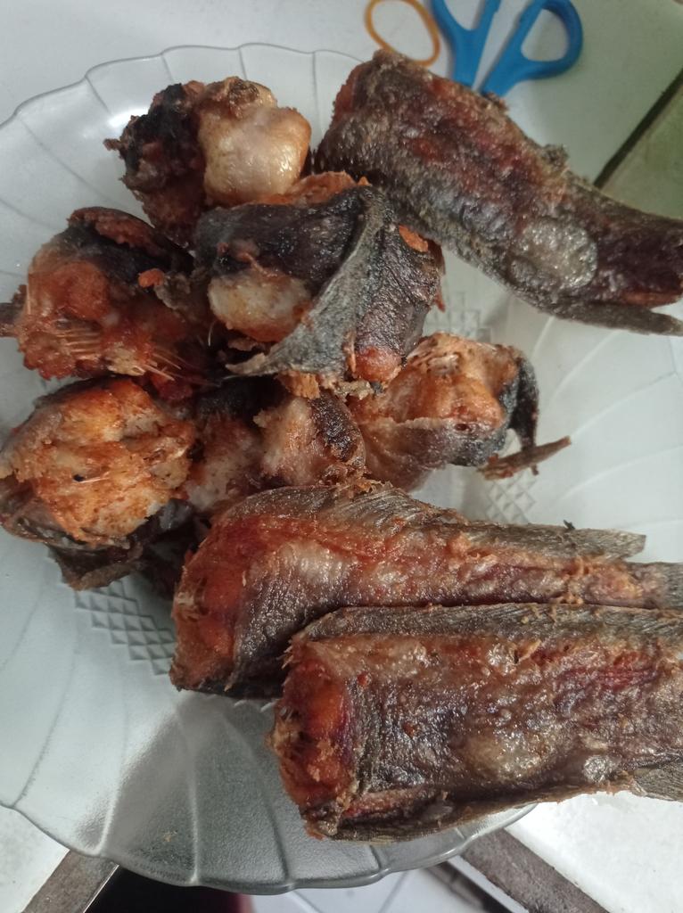 Lagi mencari tweet media