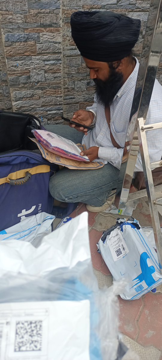 Iamneerukumar's tweet image. @flipkartsupport @Flipkart ordered two different orders but despatched in single packet and when opened found only one product. After ordering wait for 10 days and then worst service by you #viralvídeo 
#trendingtopic 
#Flipkart