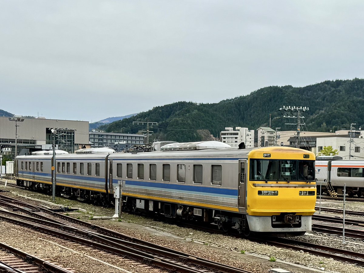 j_takekoshi's tweet photo. 高山駅にドクター東海・キヤ95が留置されていました。久しぶりにドクター東海を見ました。 https://t.co/coXWtnGhCE