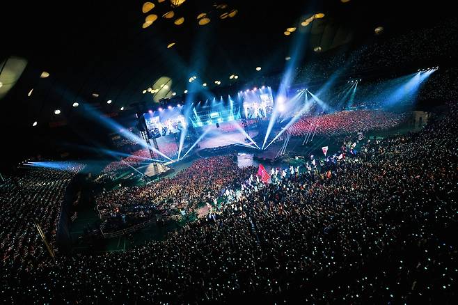 cestlavie9090's tweet photo. BTS successfully concluded their world tour ‘BTS WORLD TOUR ‘ARIRANG’ IN TOKYO’ at Tokyo Dome in Japan on the 17th to 18th.The two-day concert sold out early, with 110,000 spectators attending over the two days.

https://t.co/6H9UCxIG9D https://t.co/uQoyAYHmbH