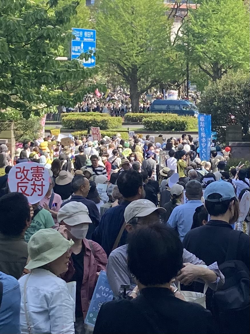 marumatona's tweet photo. デモに行くしかない！
戦争反対！
改憲反対！
#国会正門前大行動0419 https://t.co/EOXVeQDoGD