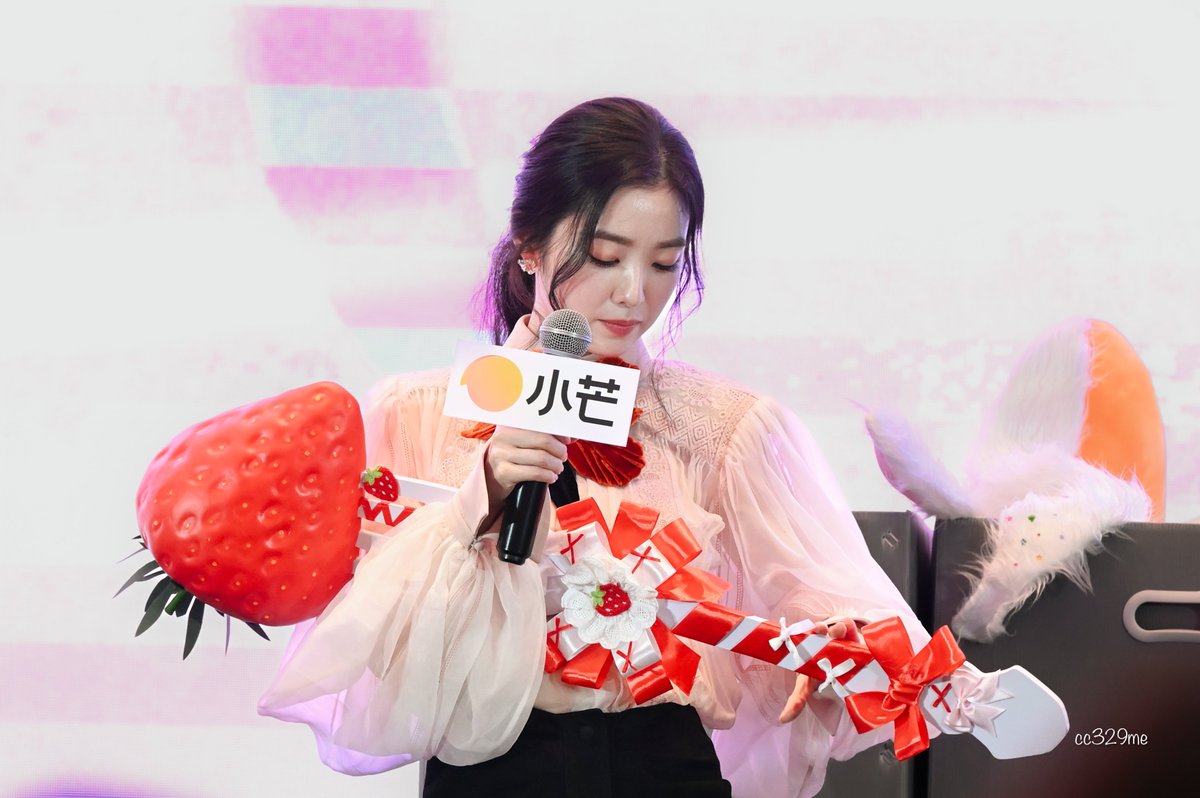 cc329me's tweet photo. 260418 Xiao Mang fansign Shanghai 🍓(3/3)

🐰

#IRENE #아이린 https://t.co/wP9wwm1Rtl