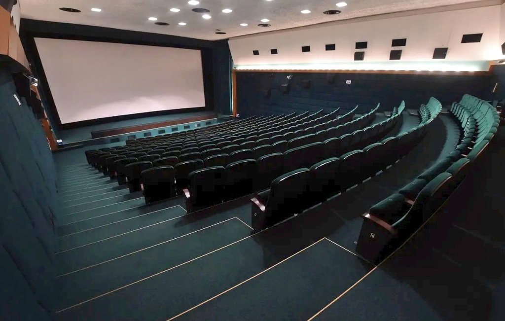 Fana43124688's tweet image. 🎬 Ten films are being presented this year by the organizers of the 70-millimeter film festival #Krrr! in Krnov, in Silesia. Viewers will see them from this Friday, April 17th to Sunday, April 19th, at the Mír cinema.
#Czechia #Silesia #Krnov 
⬇️
seznamzpravy.cz/clanek/kultura…