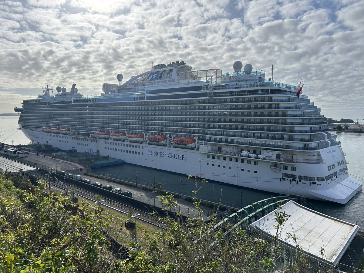 blshaw50's tweet image. Out as a Cobh  tourism ambassador welcoming the passengers and crew @PrincessCruises Majestic Princess to #Cobh