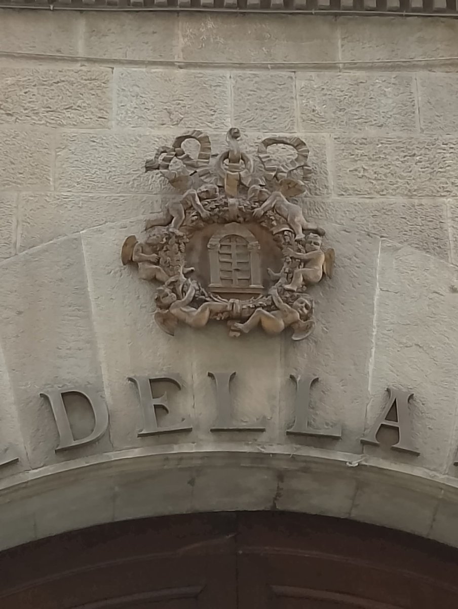 fabiochiarugi's tweet image. Firenze Stemma dell'Arte della Seta . Era una delle sette arti maggiori della città
#firenze #storiadifirenze