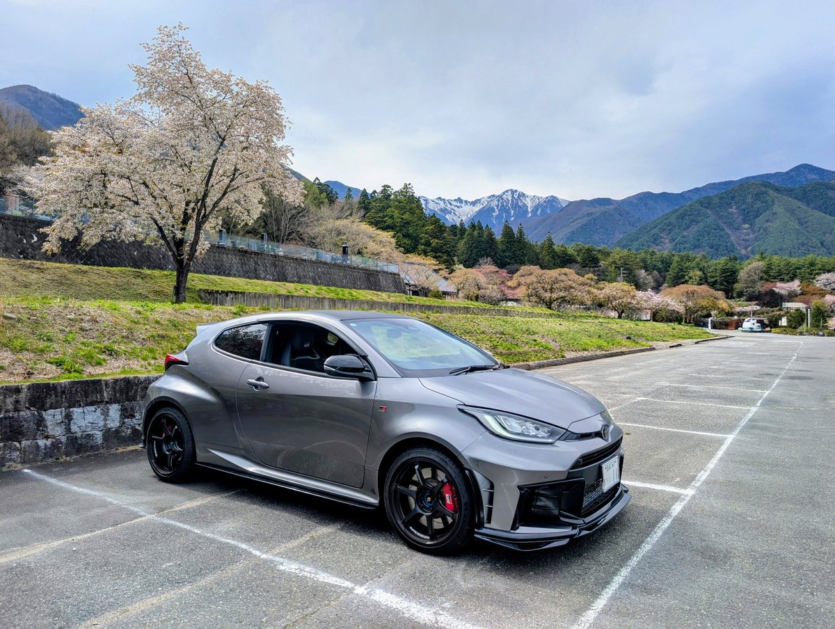 jun11aky's tweet image. 2026.4.18 
GRヤリス #治部坂オフ を見学して来ました！あの台数のGRヤリスは壮観でした👏👏
帰りに行ってみたかった駒ヶ根の光前寺に参拝
#nikon #Z6III #GRヤリス #光前寺