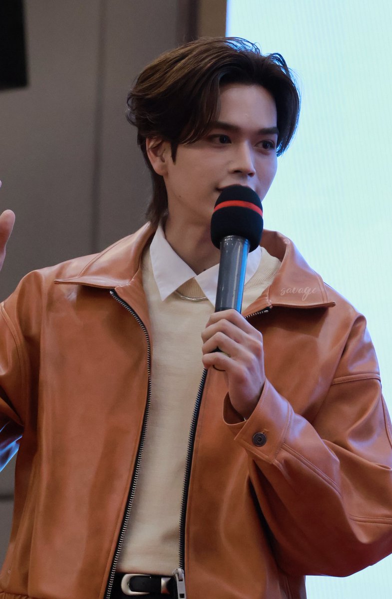 ava_ge62264's tweet photo. coooool～😻😻
MARK JUMMO SHANGHAI FM
#markjummofmshanghai 
@Markjrtn #markjrtn 
#juniormark https://t.co/fWd1l2debc
