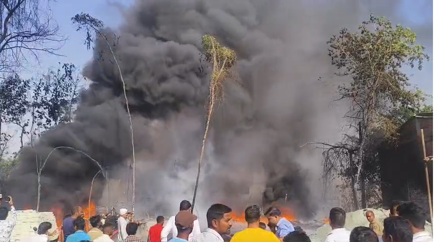 bstvlive's tweet image. अम्बेडकरनगर

➡पाइप के गोदाम में लगी भीषण 
➡दमकल विभाग ने आग पर काबू पाया
➡कई गाड़िया आग बुझाने के लिए लगानी पड़ी
➡अकबरपुर कोतवाली क्षेत्र का मामला

#AmbedkarNagar #FireAccident #UttarPradesh @fireserviceup