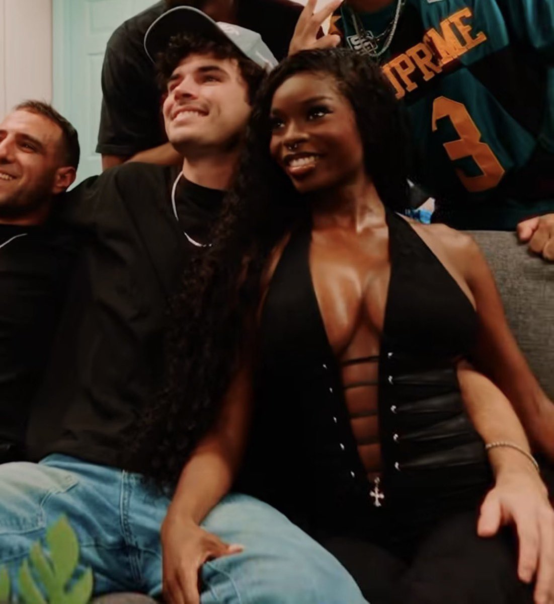 BB🐝🖤 tweet media