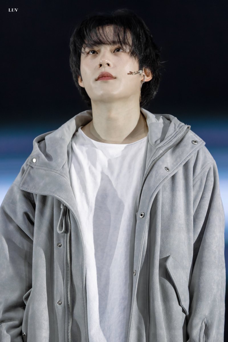 cheolin_luv's tweet photo. 260418 뮤지컬 데스노트 커튼콜 #김성철 

L 役 김성철 https://t.co/gsqD5BwQCu