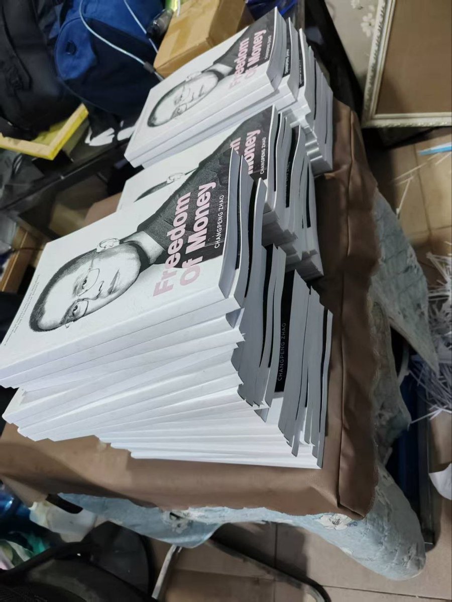 four_xyg's tweet image. CZ新书📚来了
先搞一部分英文版本珍藏🥰
#Freedom of Money 
中文板块会陆续等待预定给社区发福利🧧
如果有大表哥签名就人生完美了
也不知道 @cz_binance
大表哥啥时候能见到，亲自去签名？
大表哥，能不能给个行程，想过去偶遇一下