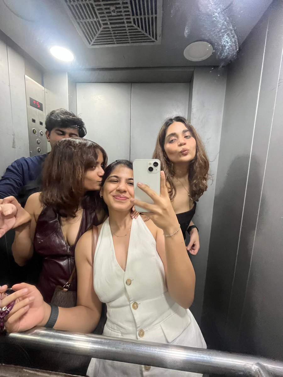 simranrambles's tweet image. met baddies #real 

@ohshinbhat @Naina_2728