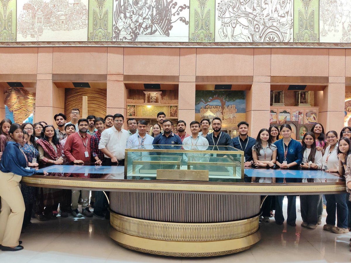 DeshbandhuColl1's tweet photo. The Department of Political Science, led by the Teacher-in-Charge, Dr. Awadhesh Kumar Singh,successfully organized an academic visit to the #Parliament_of_India. The visit proved to be an insightful and enriching experience for the participating students. .... https://t.co/BSDb3qhDZD