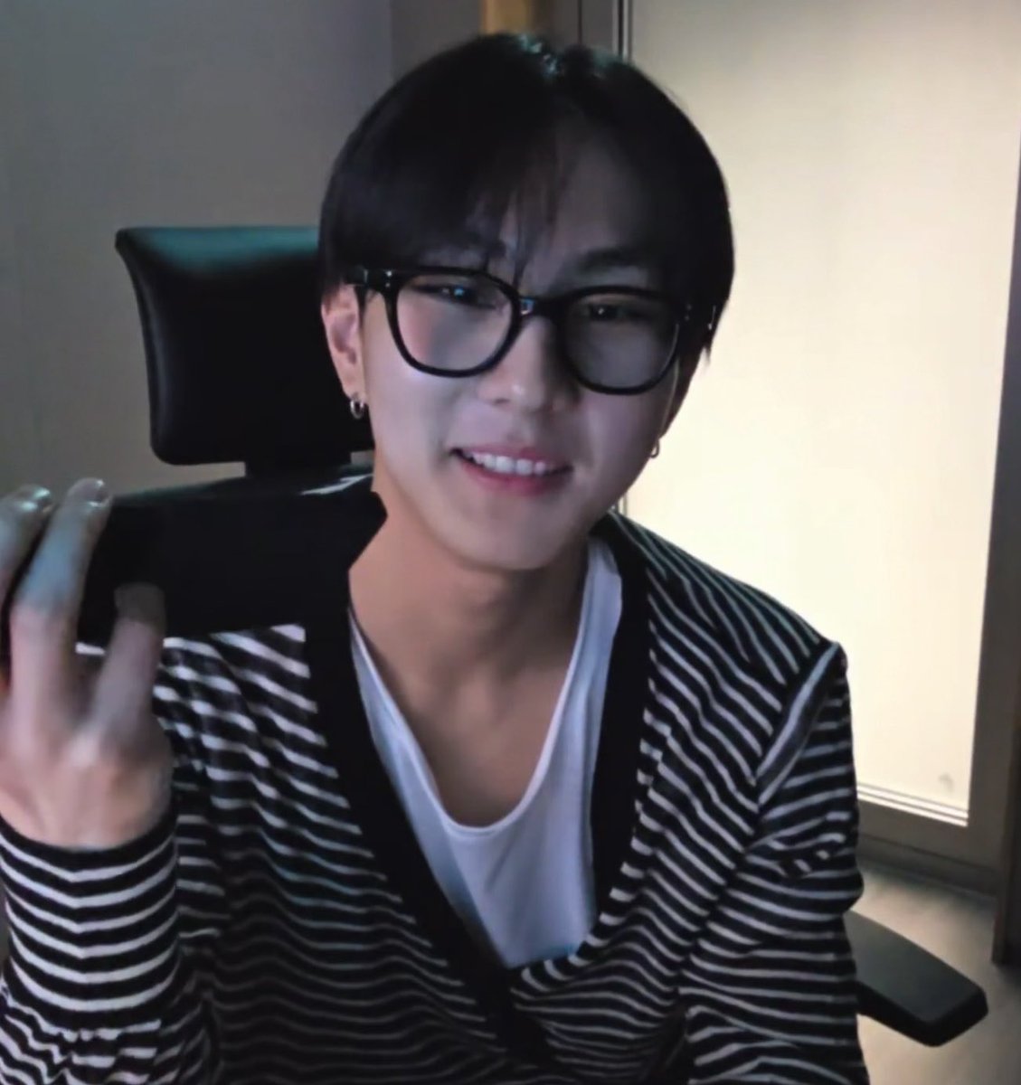 HE LOVES HIS SUNOO HYUNG SOO MUCH GIRLS  I CANT I CANTTTTT