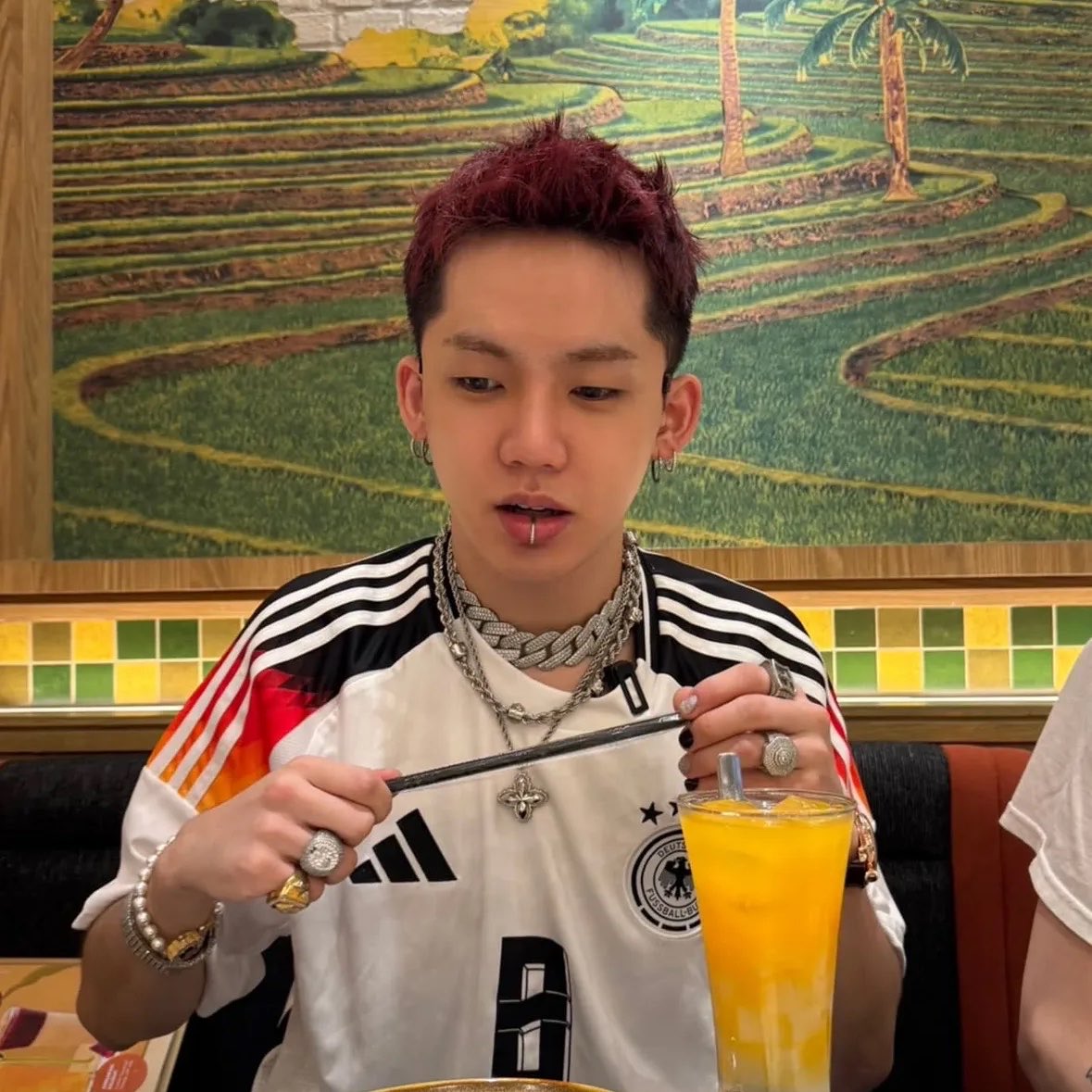 𝒅𝒂𝒊𝒍𝒚𝒅𝒐𝒔𝒆𝒐𝒇𝒅𝒊𝒕𝒂 tweet media