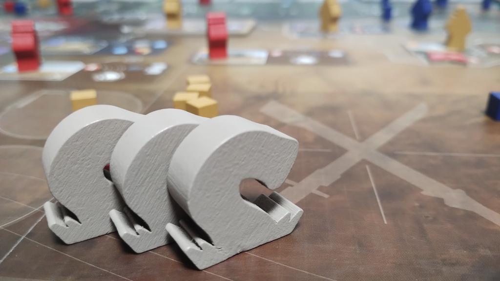 #デューン反乱 +不滅の命

◆イルーラン王女の指輪は効果を十分に発揮できず◆でも権力の算術と縫合の恐怖でデッキ圧縮◆破棄カードは総数6◆トライラックストラックと手広い同盟そして砂虫戦闘でvp確保◆12対10対9で勝ち！

最後のプロパガンダ戦は砂虫３体で派手にオーバーキルの一挙4vp獲得🪱