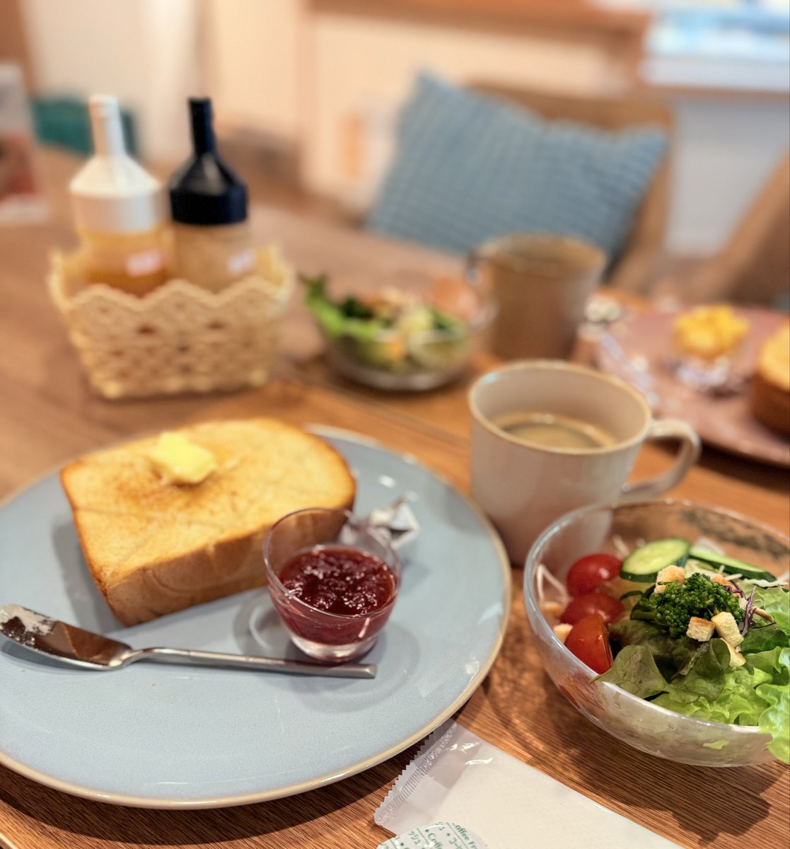anon710's tweet image. ドライブ中にふと入った道の駅のモーニング🍞☕️

分厚いトースターで美味しかったなぁ😋

600円でした😆

 #道の駅
 #モーニング
 #パン派