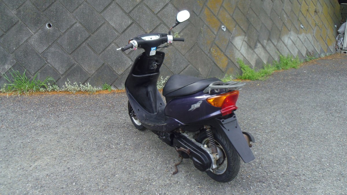 UrfBike's tweet photo. ＵＲＦ店長：太田です。

２サイクル最終型のヤマハジョグ(SA16J)の
中古車が入庫しました。
訳あり車両のため格安で販売いたします。
2007年モデルで女性１オーナー車です。
興味のある方は当店までお問い合わせ下さい

中古ＪＯＧ４型　ＳＡ１６Ｊ　状態確認動画 https://t.co/dClhExpmMB @YouTube https://t.co/Tx0lPvq0e5