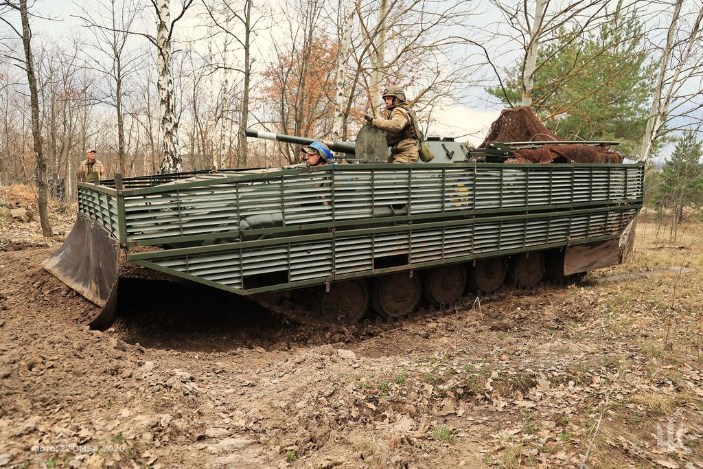 MilitaryLand.net tweet media