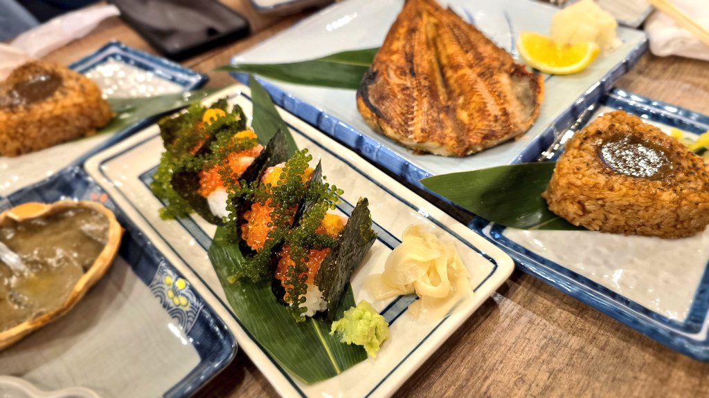 jiao02578552's tweet image. 今日の晩御飯は磯丸水産です🎵
こぼれ寿司は小ぶりになってて残念😭
海鮮丼はいつも通り美味しかったです。
支払はSPFとクリレスの株主優待と端数は現金です。
いつもありがとうございます☺
#磯丸水産
#SPF
#クリエイト・レストランツHD
#株主優待
