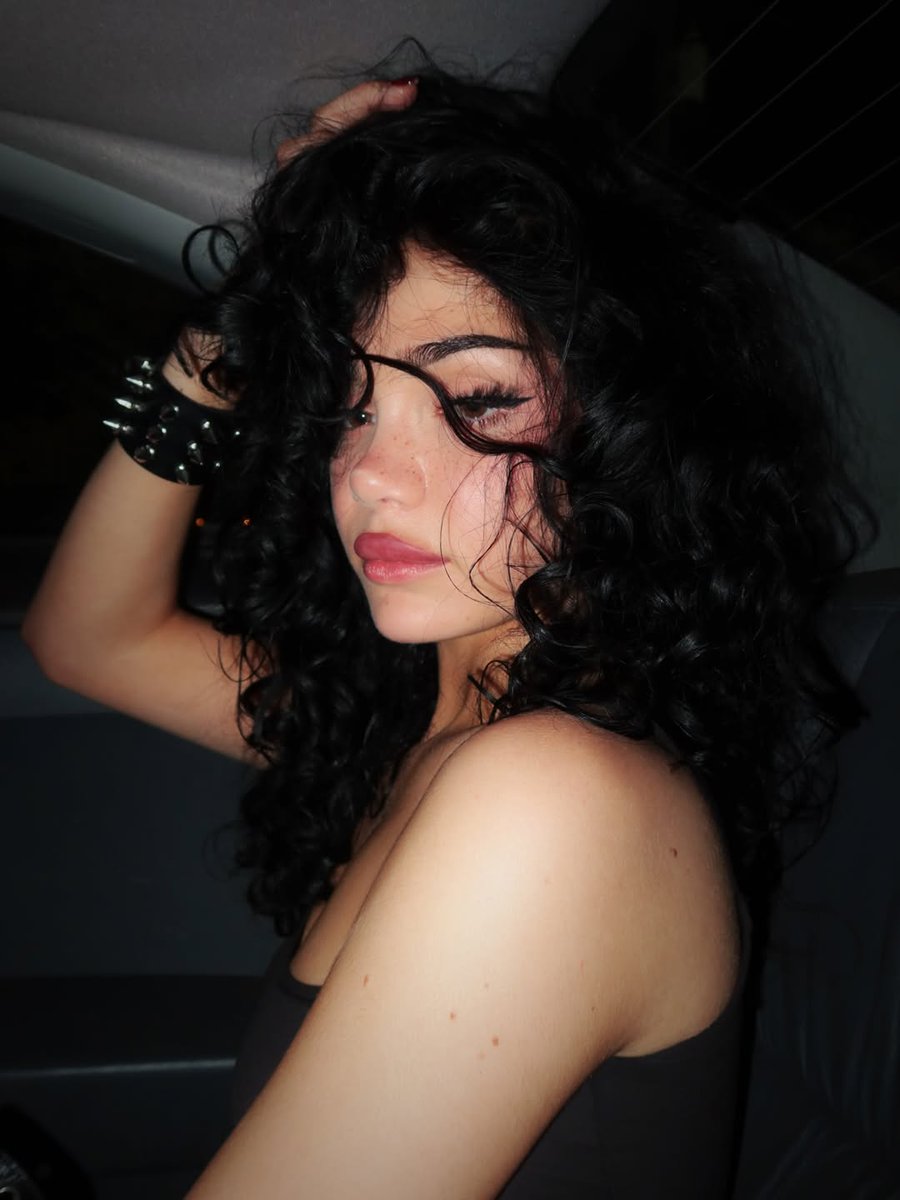 𝓐𝓷𝓷𝓲𝓮. tweet media