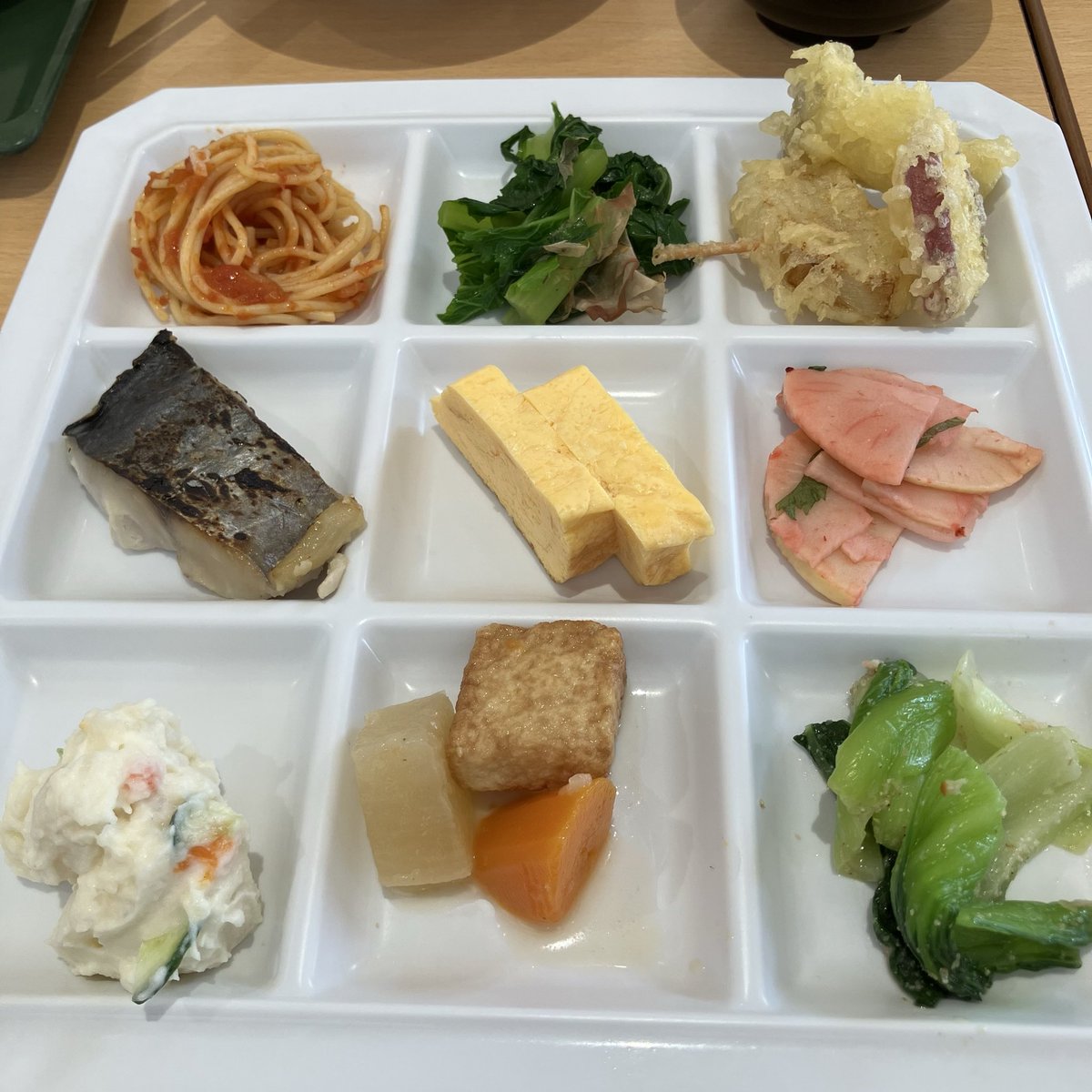 tasanKoToM's tweet photo. まほろばキッチン🍽️
産直バイキングレストラン かぐやま💚
#ツーリング https://t.co/JSDaPPXsCk