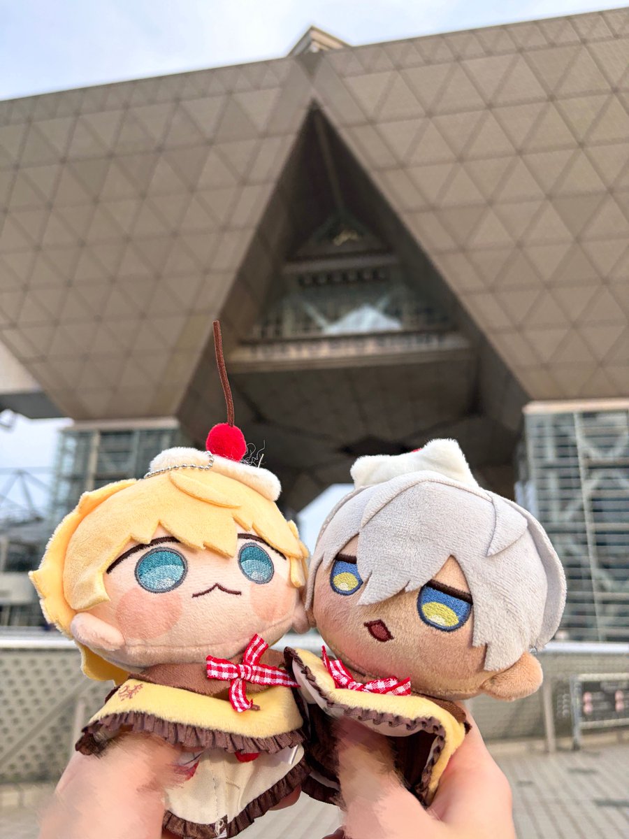 🚮ズでサークル参加でした！差し入れや写真集もたくさん手に取ってくださりありがとうございました！😭
大好きな方々とたくさんお会いできて、素敵な作品達を手にできて感無量です。

最高の🎲とお手伝いも本当にありがとう！！😭🙏
#にじそコス #にじそうさく11