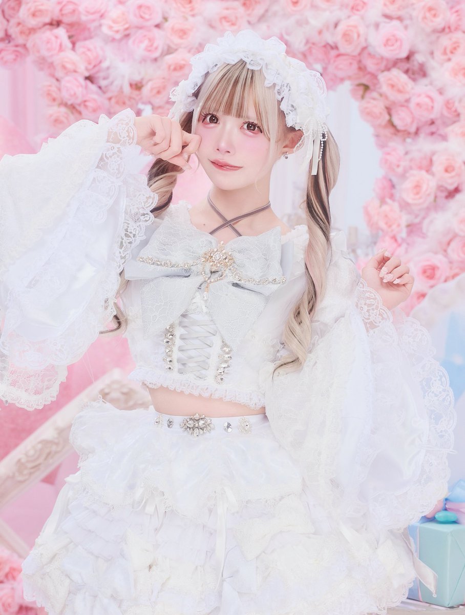 kimikyun_office's tweet photo. 【 #君キュン 新アー写公開】
.
.
♡ 兎月もも￤Uzuki Momo 🐰🌨(@kimikyun_momo )
♡ 誕生日 : 11/1
♡ 担当カラー : しろいろ
.
.
4/28(火)ステラボールにて新衣装解禁🏰🤍
#君キュン https://t.co/q6XgnMJ9uE