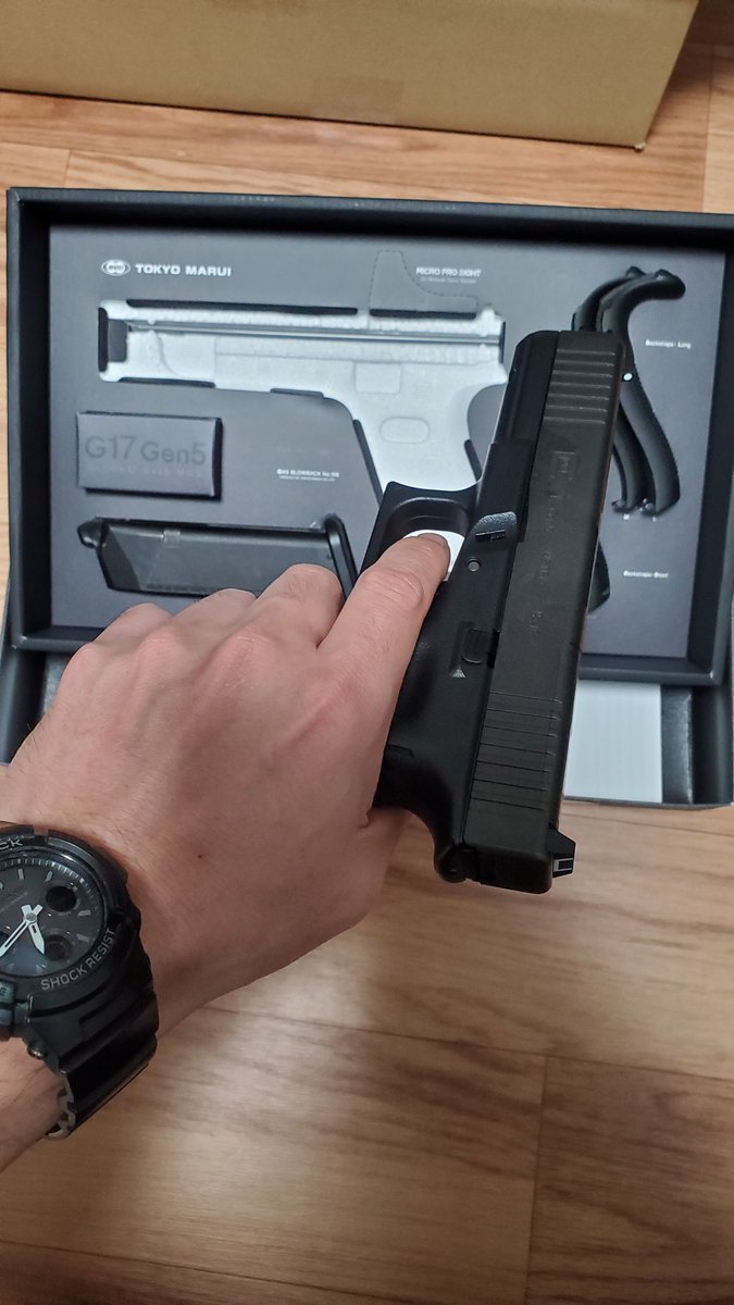 naosan_5123's tweet image. 東京マルイ G17 Gen5 MOS！
新型エンジンでリコイルが明らかに強烈✨
フィンガーチャンネルなしのグリップも最高に持ちやすい！
早くも２丁目が欲しい💦
#東京マルイ #G17Gen5 #Glock #MOS #ガスブロ #サバゲー