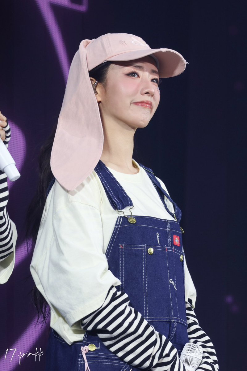 17.pinkk tweet media