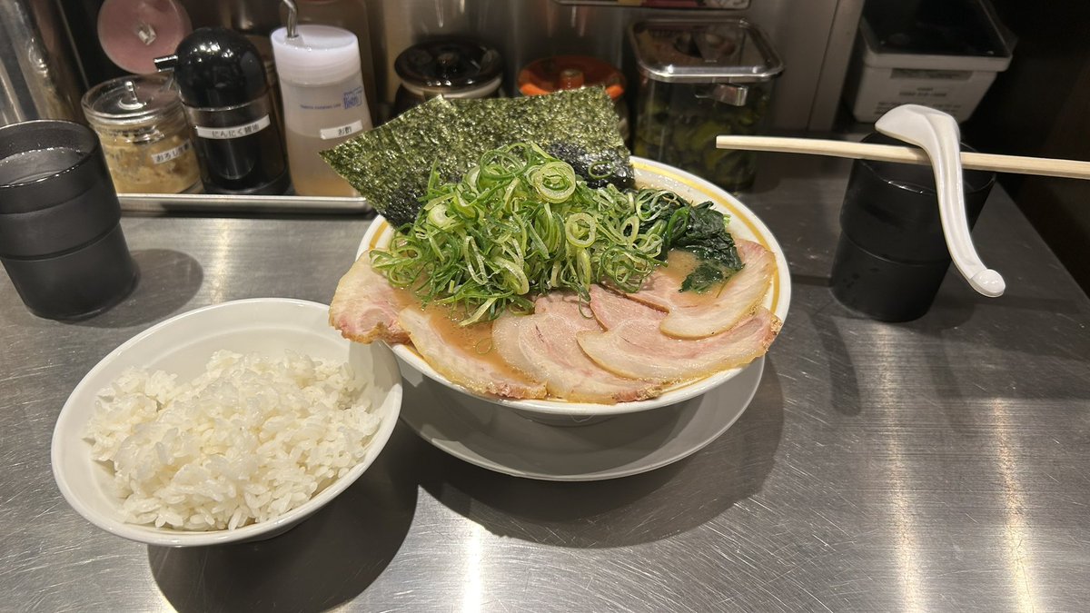 自称エスニ tweet media