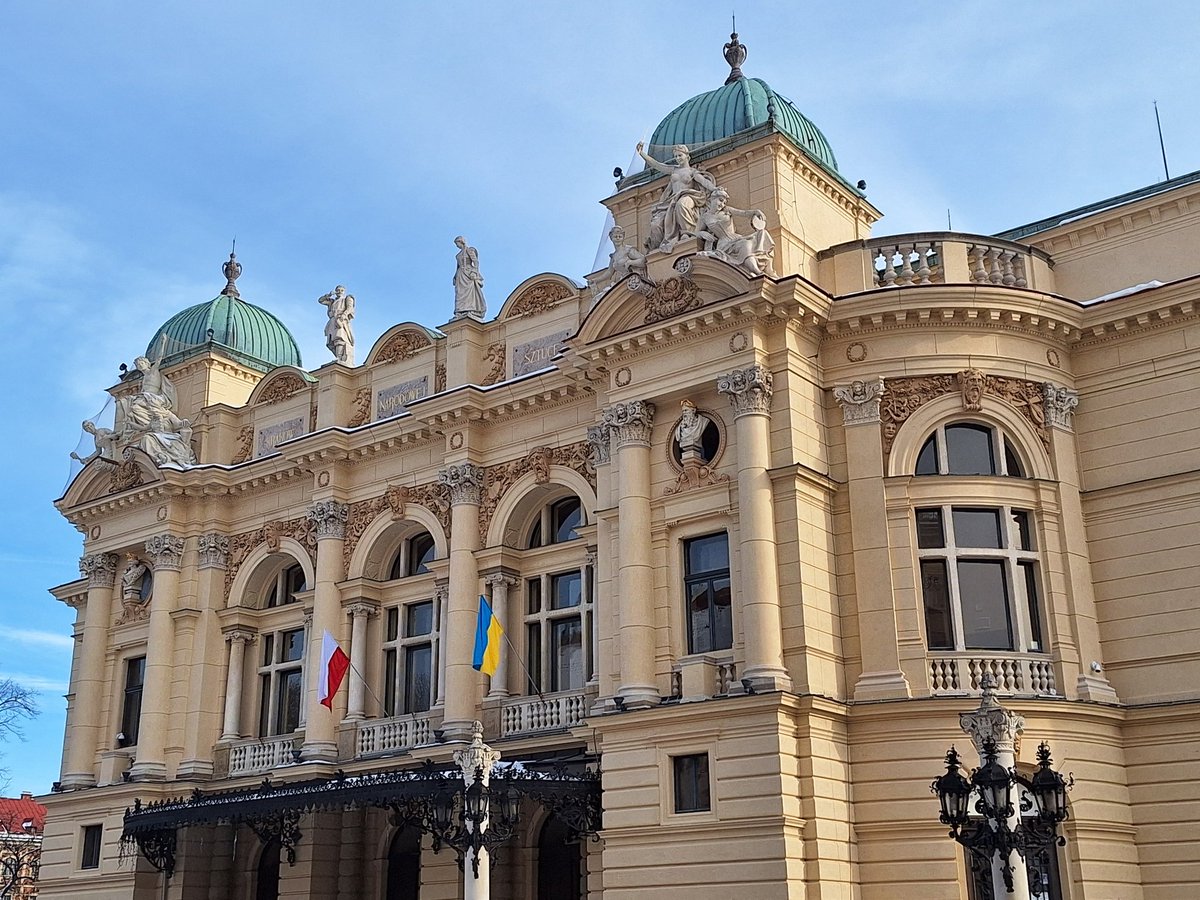 nancycappelli's tweet image. Aunque hoy sea Varsovia, #Cracovia fue la capital real de #Polonia durante siglos. En la Catedral de Wawel están enterrados casi todos sus reyes. 👑 Es el corazón espiritual del país. 🇵🇱 #RecuerdoDeViaje #Wanderlust @cappellimario_ @paodavuy