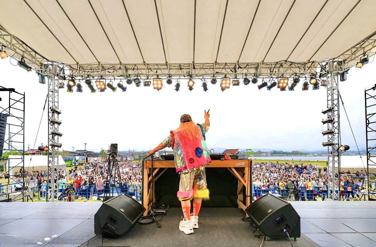 D J K O O tweet media