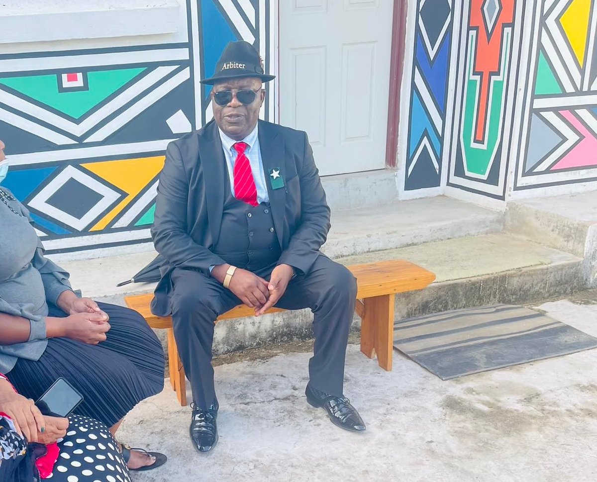 Man’s NOT Barry Roux tweet media