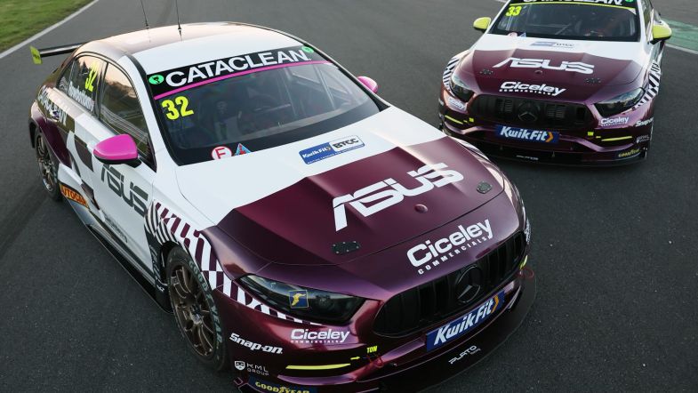 Good luck today to <a href="/jasonplato/">Jason Plato</a> <a href="/PlatoRacing/">Plato Racing</a> it's great to see you back! The journey has been immense! Car looking super sexy im the sunshine 🏁🚘 #BTCC #btcc2026 #PlatoRacing