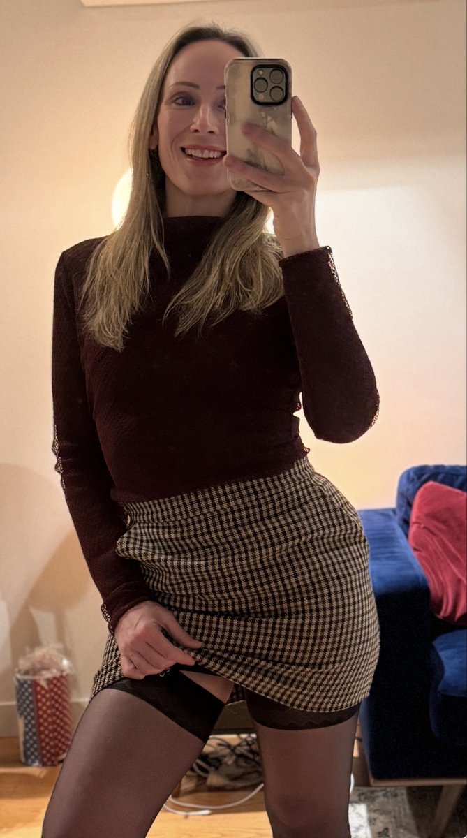 Beth Monroe of Melbourne tweet media