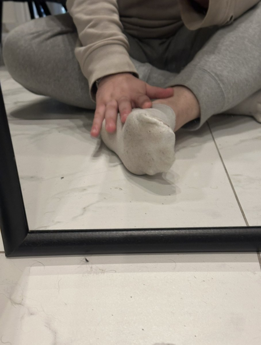 KingGioFeet tweet media