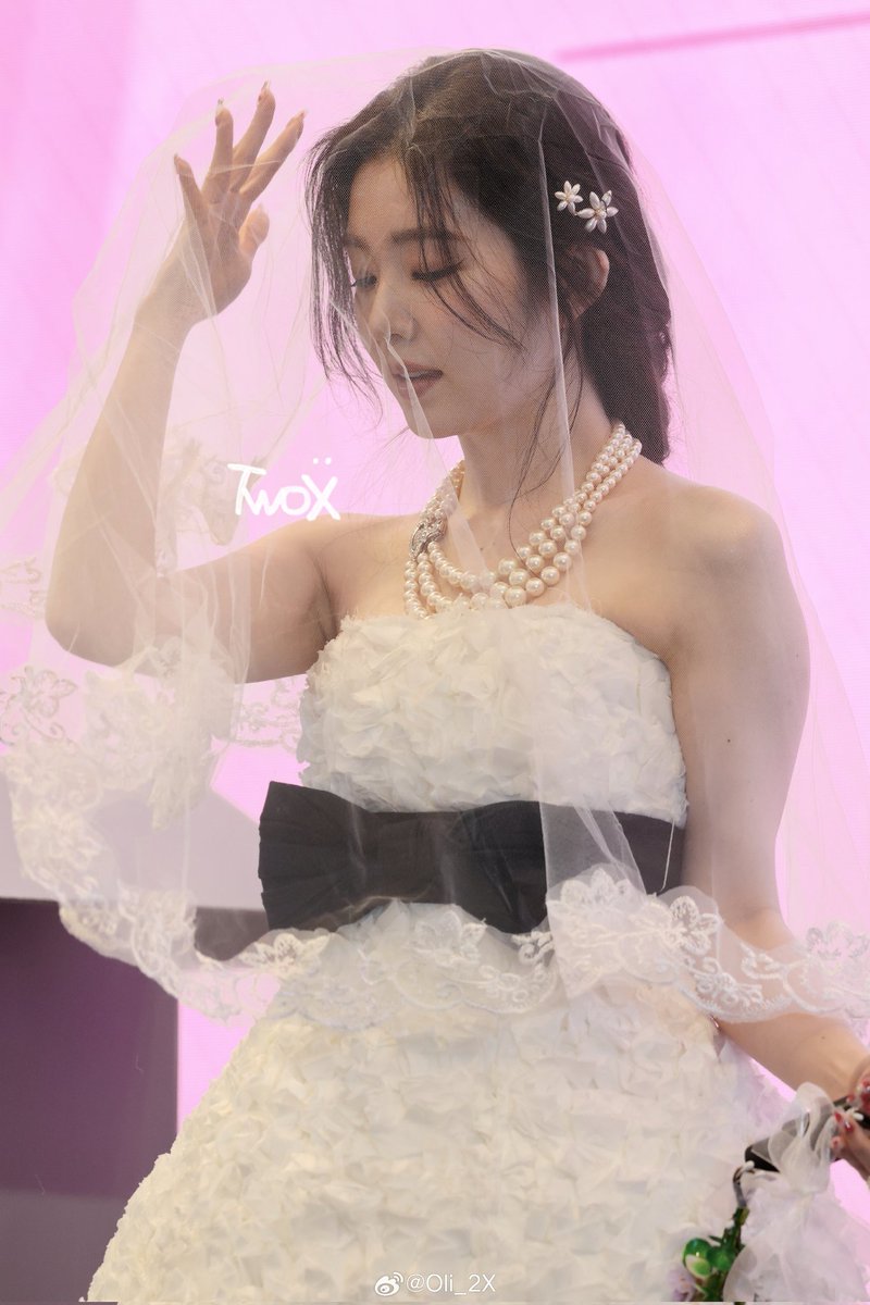 irene_global's tweet image. Irene at today's fansign 🩷

#IRENE #아이린 #RedVelvet @RVsmtown