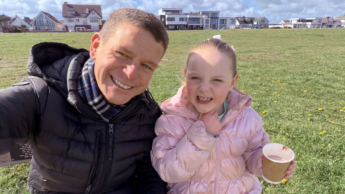 BUSAPAR3's tweet image. What Sundays are made for … dogs 🐶, friends, bubbles 🫧, hot chocolate ☕️, the beach 🏖️ … feeling very blessed 🥹 …. #sunday #funday #april #2026 #walking