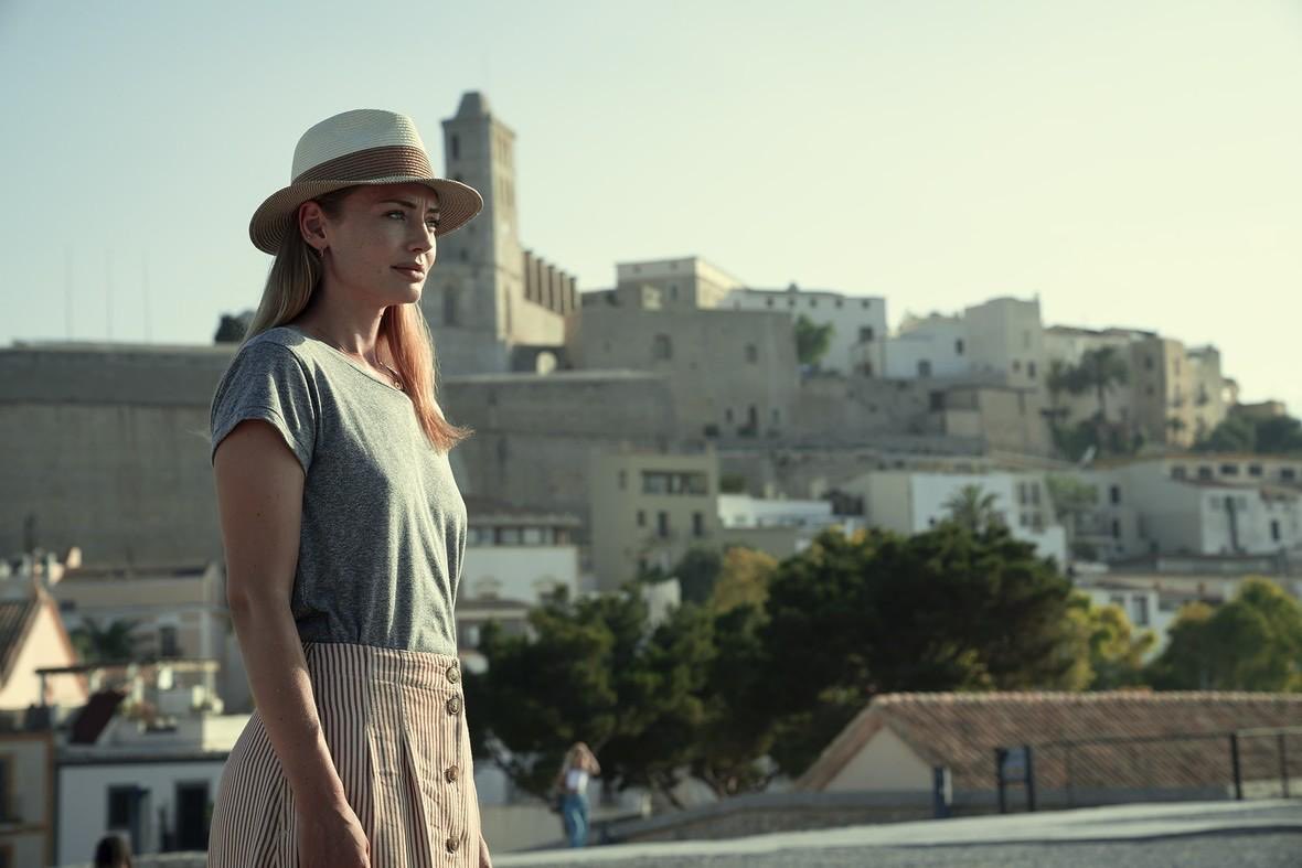 IbizaFilmComm's tweet image. Ibiza en pantalla 🌴🎬 

En #WhiteLines, la isla brilla con localizaciones como el casco antiguo, el Baluarte de Santa Llúcia, Marina d’Eivissa y la Torre d’en Rovira.

Una producción de @netflix que demuestra su potencial cinematográfico ✨

#FilmInIbiza #FilmingLocation