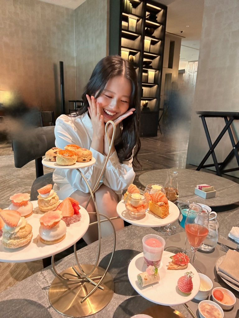 rukaasakura0520's tweet image. お友達と春のアフタヌーンティーに行ってきました〜🍓🤍

白苺と桜のアフタヌーンティー甘酸っぱくて
とっても美味しかったです🥺🌸🫖

久しぶりにアフヌンの沼にハマりそう…
またすぐヌン活したいです笑

#アフタヌーンティー #afternoontea #ヌン活 #afternoonteatime #jwmarriot #浅蔵るか