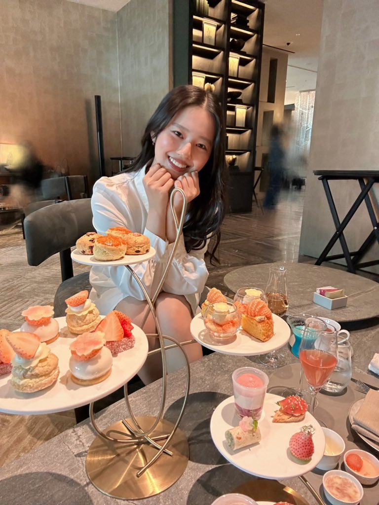 rukaasakura0520's tweet image. お友達と春のアフタヌーンティーに行ってきました〜🍓🤍

白苺と桜のアフタヌーンティー甘酸っぱくて
とっても美味しかったです🥺🌸🫖

久しぶりにアフヌンの沼にハマりそう…
またすぐヌン活したいです笑

#アフタヌーンティー #afternoontea #ヌン活 #afternoonteatime #jwmarriot #浅蔵るか