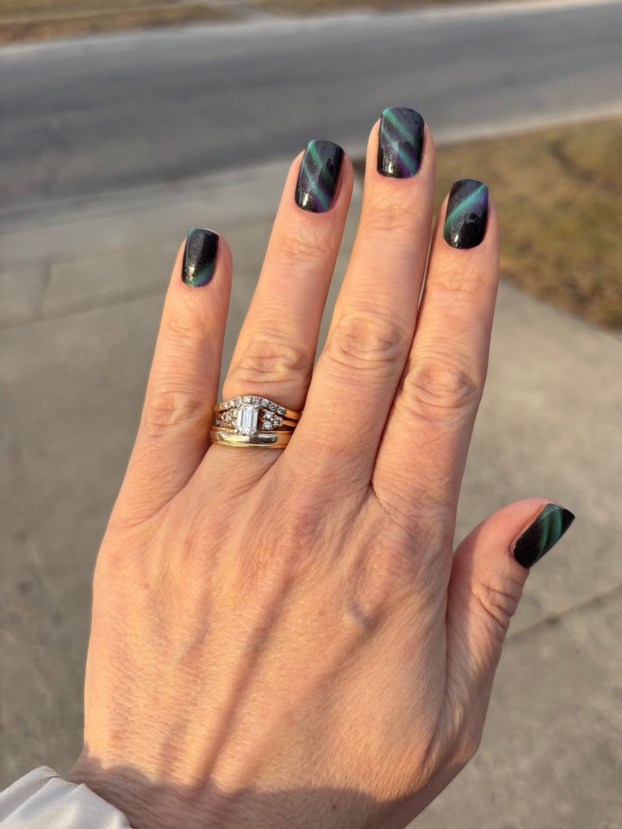 lilyfoxbeauty's tweet image. Gorgeous
“I love the pop of turquoise across the dark black background. This wrap has a cat eye vibe, without the hassle of polish and magnets.” - Anne

Wraps = I'm A Dreamer

Get yours here: lilyandfox.com/products/im-a-…

#lilyandfoxnails #NailWraps #NailArt #NailWrapsDesigns