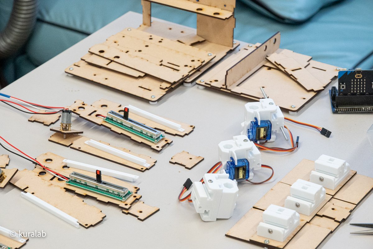 kuralab_project's tweet photo. 今日はパーツがすべて揃い、なんとか仮組みまで到達…。
4月26日（日）のKyoto Micro Maker Faireまであと1週間。もうひと踏ん張り。
#自作ペンプロッタを愛でる会 #KyotoMMF2026 https://t.co/j1XMmil0gI