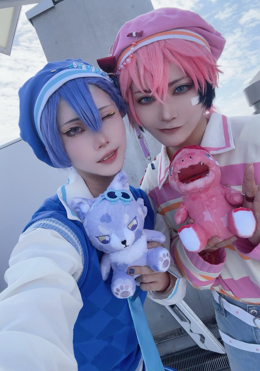 🌈🕒cos*🍱🦖&amp;👻🔪

本日は #にじそうさく11 お疲れ様でした✨
鮫との新刊、女将とのブロマイドどちらも完売感謝💋
部数少なめだったのでお手に渡らなかった方申し訳ありませんでした😭
また何か作ると思うのでその際に…！

鮫と🩷₹˝ｬ੭ੇʓ,ζ,💙出来たのめーｰっちゃ嬉しかった❣️
早く元気になれよ！