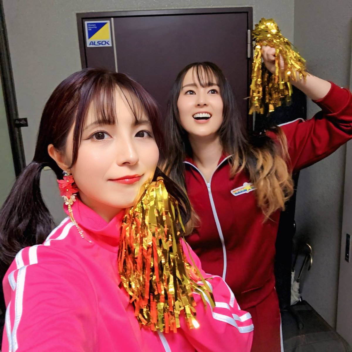 watanabeayuka's tweet photo. 本日はゆゆしきライブVol.5

誠に誠にありがとうございました‼️‼️
カオスに次ぐカオス、、、‼️
みんなはついてこれましたか⁉️⁉️🤣
配信からも沢山コメント応援ありがとうございました😊✨

繭様との組体操は基礎体力の無さを思い知らされましたw https://t.co/S2I6RuRZD7
